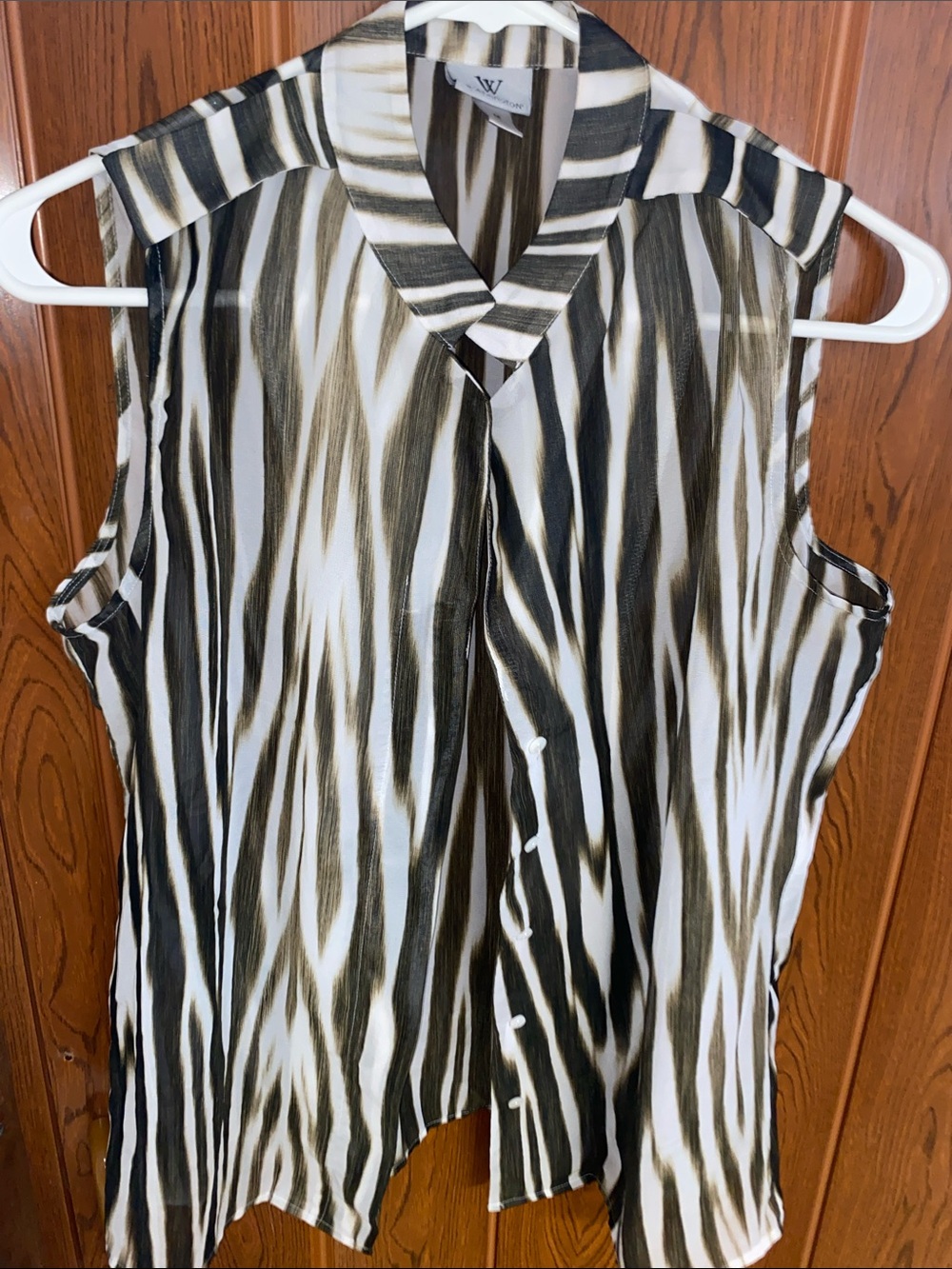 Vintage Worthington Sleeveless Button-Front Top in Black & Cream with Olive Acc.